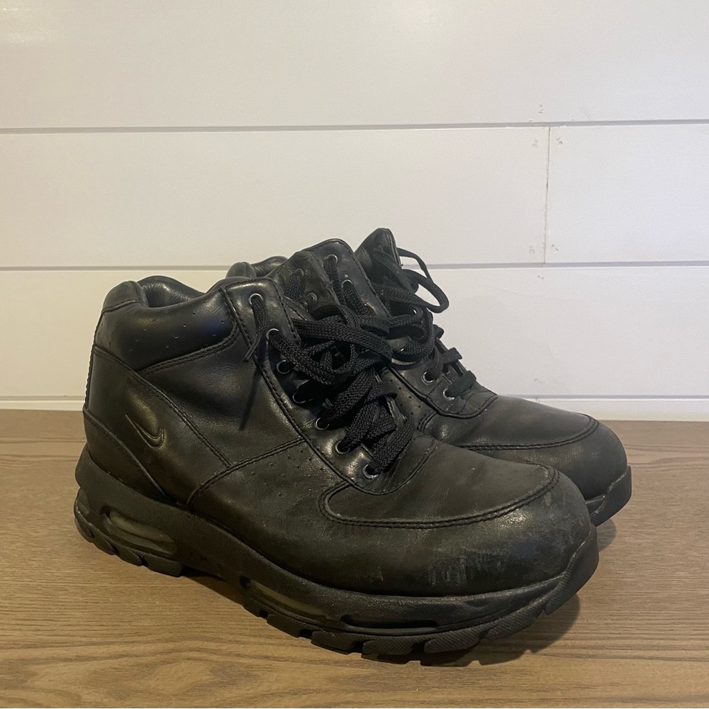 NIKE WATERPROOF LEATHER BLACK BOOTS